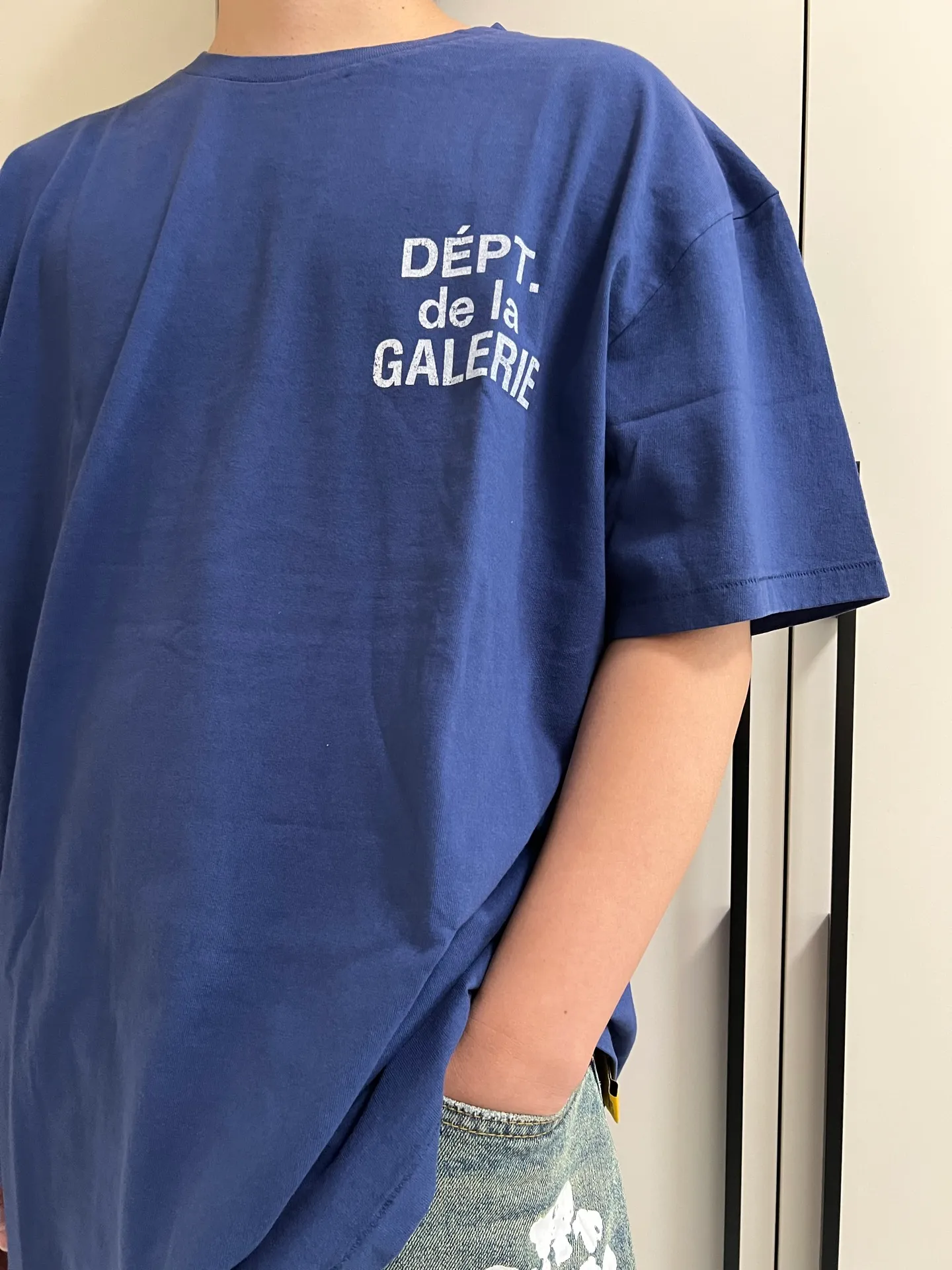 GALLERY DEPT. FRENCH TEE/NAVY New colors in stock Navy blue French LOGO short sleeves Washed blue S-XL Ready-made garments Asso special piece dyeing Rewashed water printing distressed treatment Cylindrical fabric without side seams Non-open version Original development Complete accessories/matching Details in place